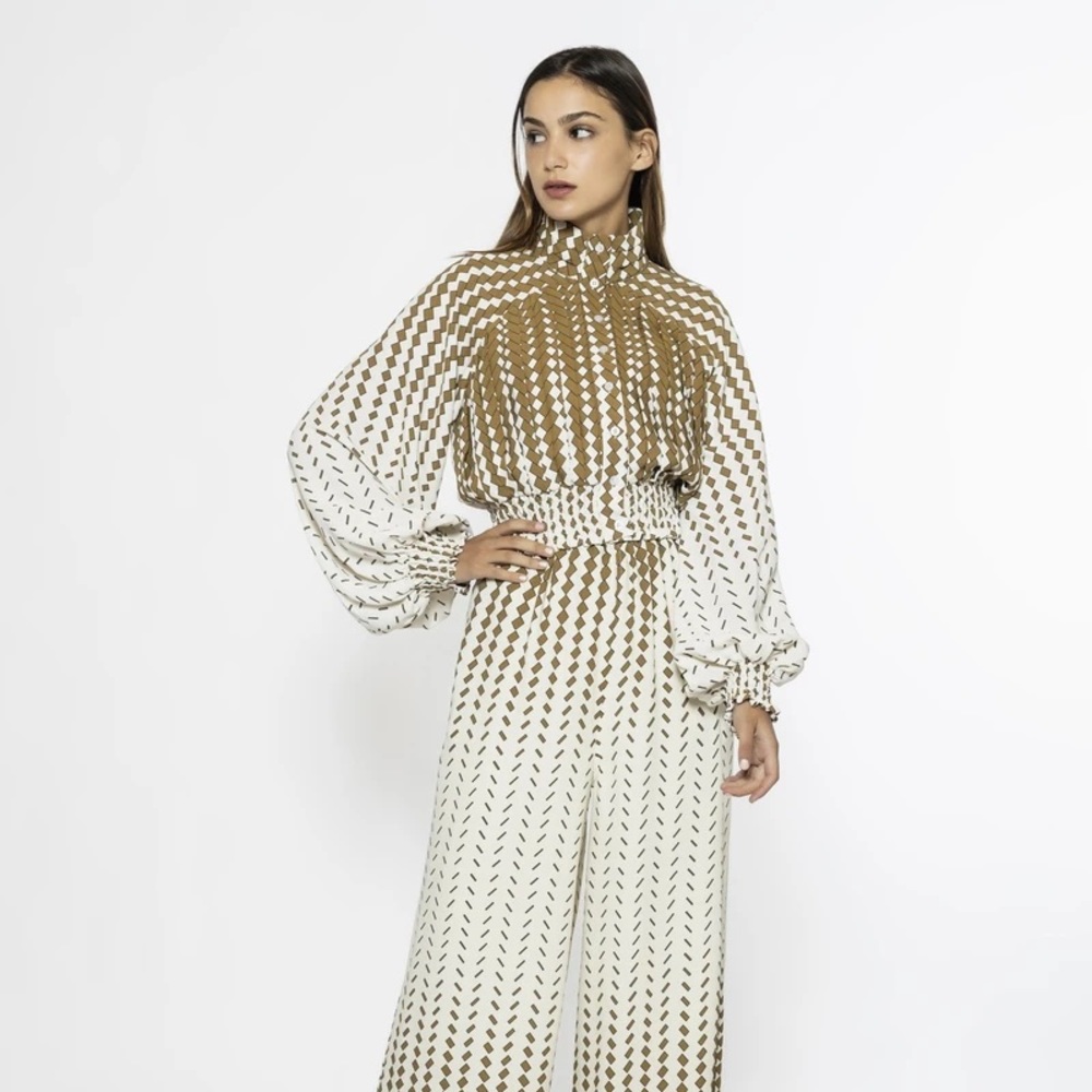 Long Sleeve Button Up Crop Top available in S,M,L request in messager